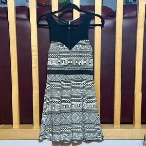 😸Material Girl Black and White Patterned Mini Dress